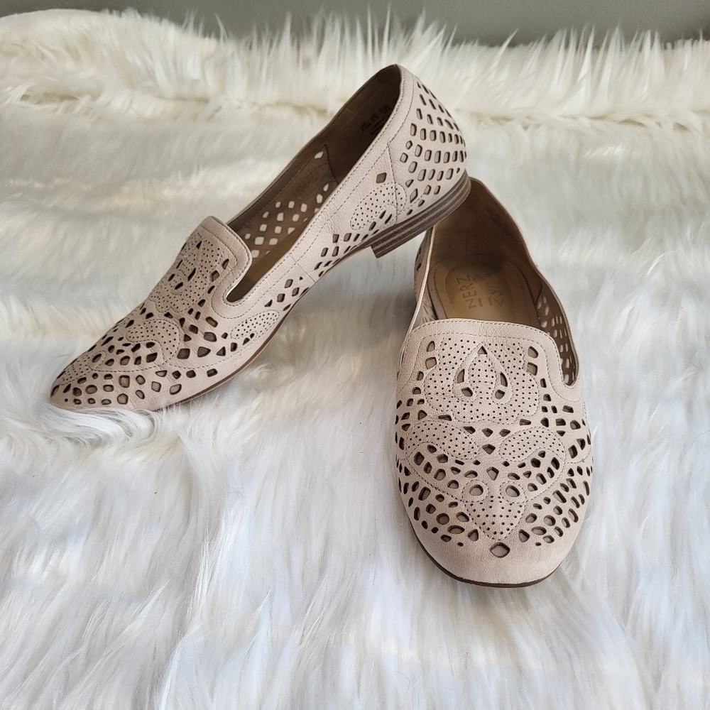 Neutral "chic" loafers perfect for Spring and Summer!